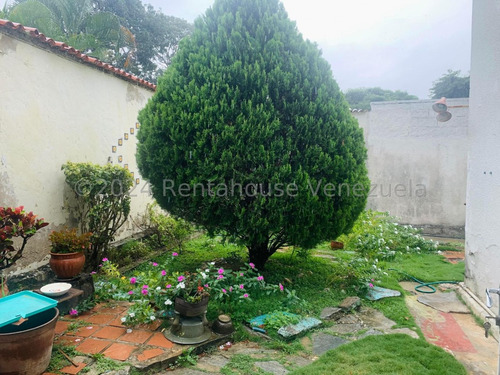 Cómoda Casa En Venta Ubicada En Santa Cecilia - Mls 24-9874