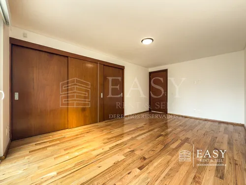 Casa De Lujo En Lomas Con Uso Mixto Y Jardín