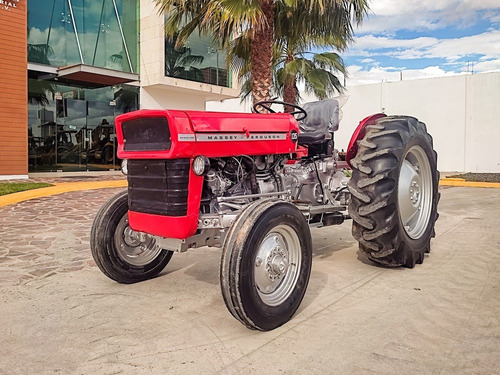 Tractor Agrícola Massey Ferguson 135