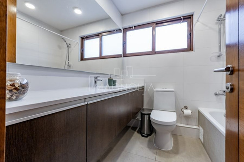 Casa En Venta De 4 Dorm. En Lo Barnechea