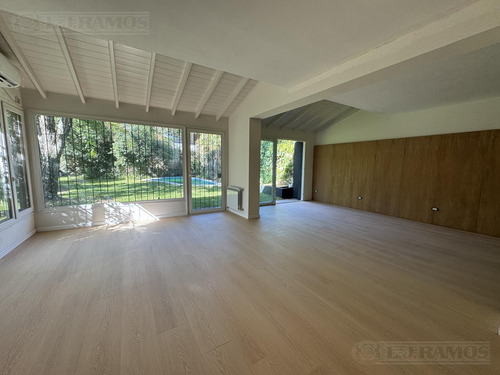 Impecable Casa En Venta A Estrenar , Reciclada A Nuevo, En Excelente Zona Acassuso.