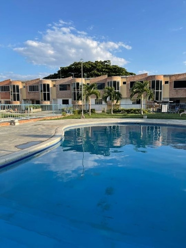 Imagen 1 de 7 de Excelente Townhouse A Estrenar Con Planta Eléctrica En San Diego