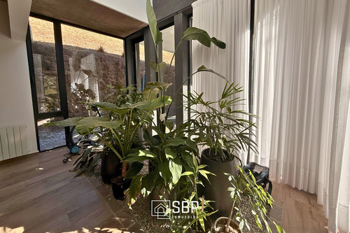 Se Vende Casa | Country La Deseada | Seguridad 24hs | 350 M2