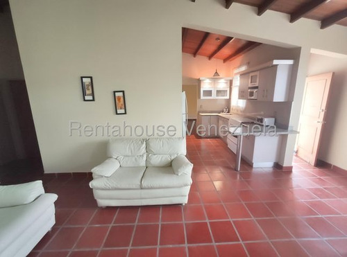 Erika Armeya Alquila, Casa En La Avenida Intecomunal De Cabudare. Flex: 26-122