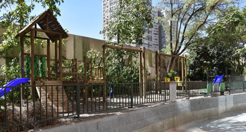 Metro Hospitales, Recién Remodelado, Con Estacionamiento