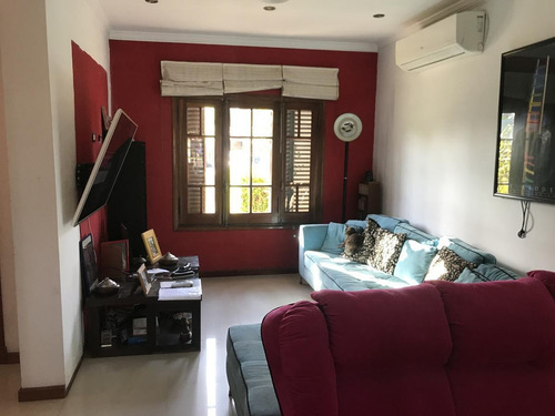 Imagen 2 de 18 de Venta Casa De 2 Plantas En Excelente Ubicación - Francisco Alvarez