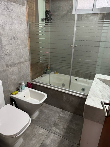 Dueño Vende Departamento 4 Ambientes Con Cochera. Flores. Reciclado A Nuevo