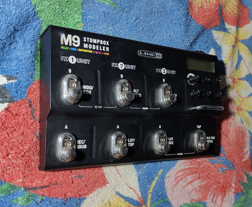 Line 6 M9 Stompbox Modeler C/ Fonte Bivolt - Willaudio (Usado)