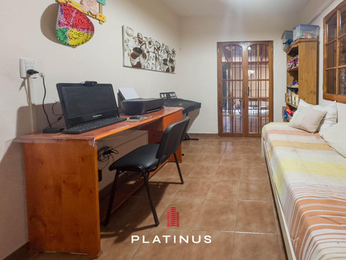 Casa En Venta En Barrio Juan B. Justo De 3 Dormitorios Apta Crédito