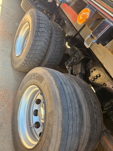 Vw 24-250 Carga Seca Bitruck 8x2 10/10