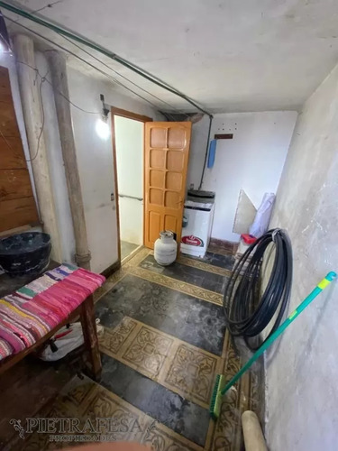 Casa En Venta 4 Dormitorios, 1 Baño Y Azotea- General Pagola -villa Muñoz