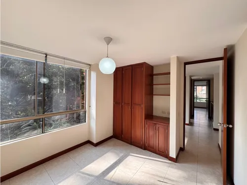 Apartamento En Venta Con Espacios Amplios Poblado (loma De Los Parras)