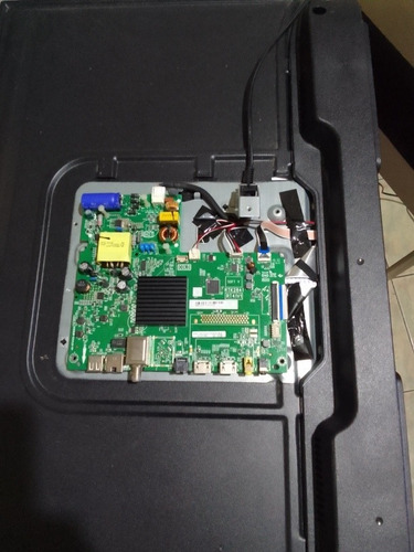 Imagem 4 de 5 de Tv Semp Tcl 32s6500s Tela Quebrada Retirada De Pecas
