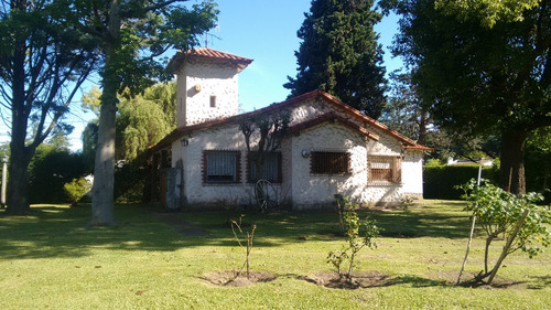 Venta Quinta Sobre 2 Lotes Barrio El Trebol Dos Casas Construidas. Excelente Zona