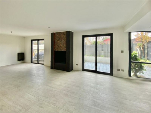 Casa En Venta De 4 Dorm. En Las Condes