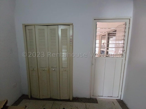 Mayra Lara Rah Alquila Amplia Y Bella Casa Amoblada En Cabudare, Villas Tabure , 4 Habitaciones, 3 Baños, 3 P/e, Parque Infantil, Vig Privada, Cerca De La Ribereña