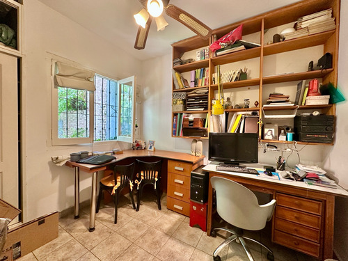 Casa - 3 Ambientes - Servicios - Excelente Ubicacion