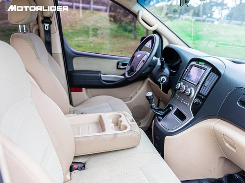 Imagen 10 de 25 de Hyundai H-1 2.5 Gls 12 Asientos | Permuta / Financia