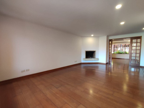 Apartamento En Arriendo En Bogotá Los Rosales. Cod 15194