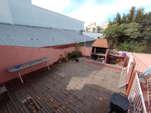Casa De 4 Ambientes Y Consultorio U Oficina En Venta En Lomas Oeste, Cochera Y Terraza Con Parrilla