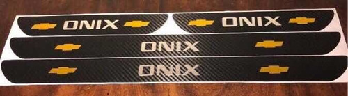 Imagen 1 de 7 de Cubre Zócalos Adhesivos Chevrolet Onix ¡promo+sticker Light!