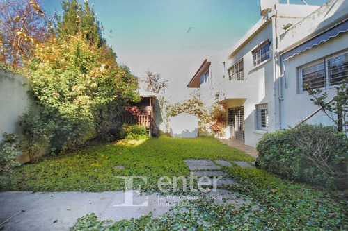 Imagen 21 de 25 de Divina - Gran Casa Con Hermoso Jardín- Zona Residencial De Parque Batlle - 4 Dormitorios / 3 Baños Construidos 224 M2 / Terreno 331 M2. Lugar Para Dos Vehículos.