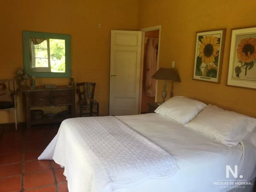 Chacra De 6 Dormitorios, Con Piscina En Venta Enla Barra.