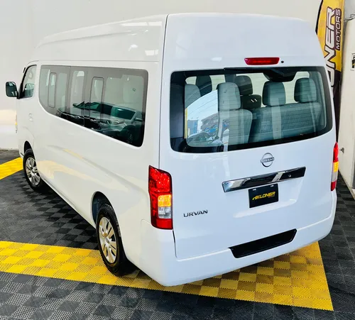 Nissan Urvan 2.5 15 Pas Amplia Aa Mt