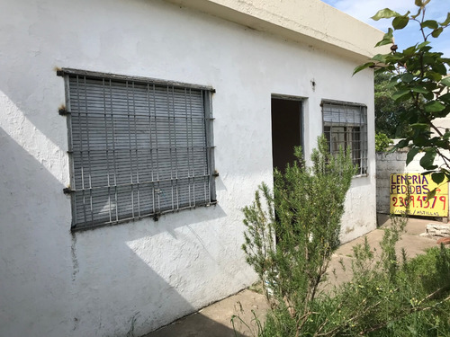 Padrón Con 2 Casas, 1 Alquilada Y Otra A Reacondicionar