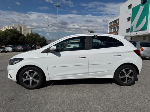 Chevrolet Onix HATCH LTZ 1.4 8V FlexPower 5p Mec.