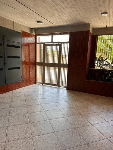 Hermoso Apartamento Remodelado Y Amoblado En Charallave, En Pleno Centro. (a.v)