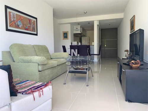 Moderno Apartamento De Dos Dormitorios En Venta - Punta Del Este-ref:4084