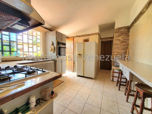 Amplia Y Confortable Casa En Venta Urb. Fundación Mendoza, Maracay 25-6542 Hc