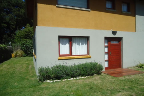 Imagen 5 de 14 de Cabaña Del Árbol 3 Ambientes Con Piscina Patio Con Parrilla