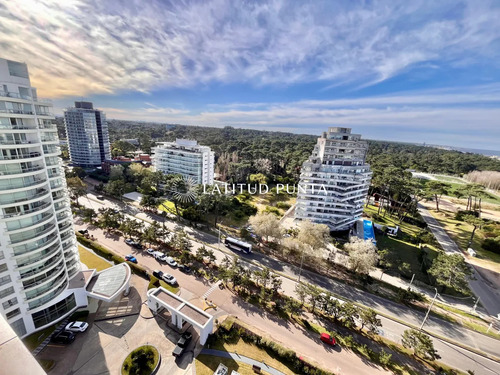 Apartamento En Ocean Drive, 3 Dormitorios En Suite