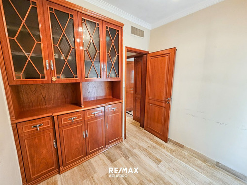 Vende Casa P. Alta 3 Dorm. + Cocheras San Nicolas