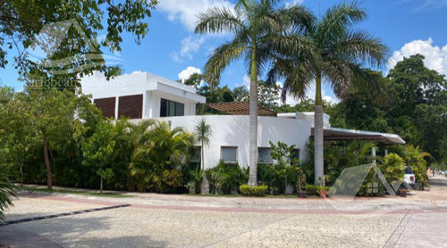 Casa En Venta En Lagos Del Sol Cancun De Un Nivel En Esquina  B-alrz7752