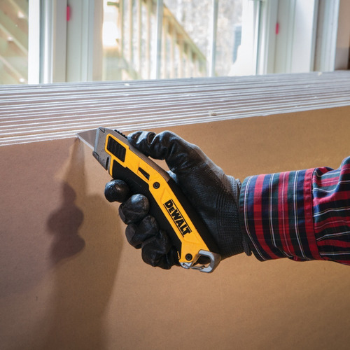 Navaja Retractil Mango Bimaterial Premium Dewalt Dwht10295