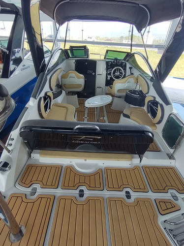 Lancha Focker 230 2017 Mercruiser 4.5 200hp Bravo 3 Black.ed
