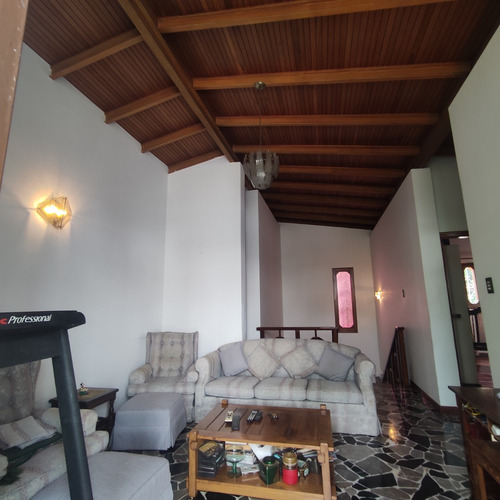 Hermosa Casa Lista Para Mudarse En Macaracuay, Calle Cerrada, Codg Mas 25-9547. Negociable