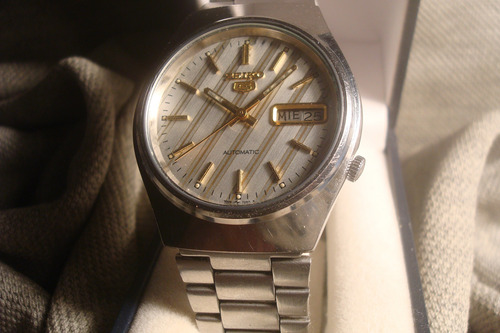 Precioso Reloj Seiko 5 Five Automatic 1980 Coleccion! Unico! Acero Acero Plateado En Dos Tonos (Usado)
