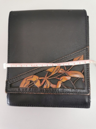 Cartera De Cuero Artesanal Con Aplicación De Hojas. (Usado)
