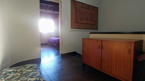 Imagen 17 de 22 de Excelente Chalet En 2 Plantas Reciclado Con Jardin Y Pileta. Precio Actualizado!!!!!!!