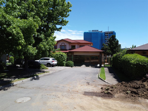 Casa En Venta De 6 Dorm. En Talca