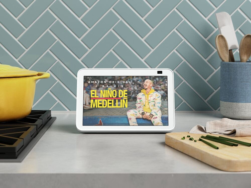 Imagen 7 de 7 de Amazon Echo Show 8 2nd Gen con asistente virtual Alexa, pantalla integrada de 8" color glacier white 110V/240V