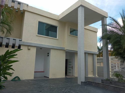 Imagen 1 de 14 de 129803 Liliana Trias 04140432833 Casa Venta Chalet Country