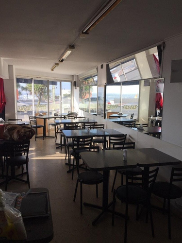 Imperdible Local Frente Al Mar De 200m2 Con Cochera Y Salida