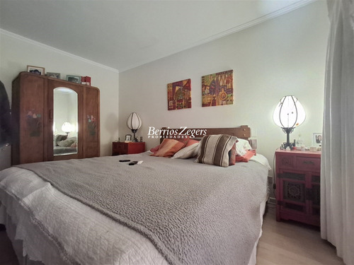 Casa En Venta De 4 Dorm. En Lo Barnechea Jumbo Pie Andino