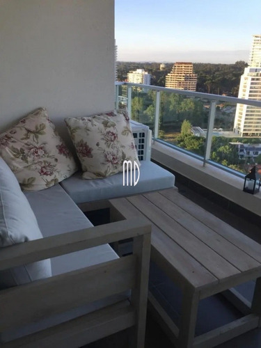 Hermoso Apartamento Con Vista Al Mar Desde Terraza- Ref: 6365