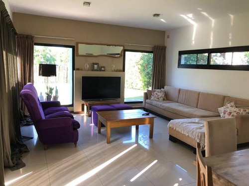 Imagen 5 de 13 de Casa - Barrio Parque Leloir